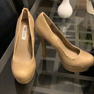 Jennifer Lopez Tan Pumps